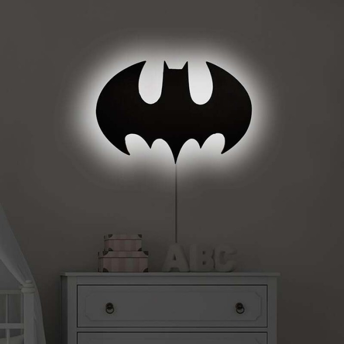 Χειροποίητο Παιδικό Ξύλινο Φωτιστικό Τοίχου με Ντουί Ε14 Σημύδα 36 x24 εκ. Batman