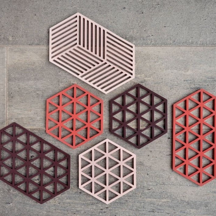 Zone Denmark Σουπλά Σιλικόνης για Ζεστά Σκεύη 24x14 εκ. - Triangles Burned Red